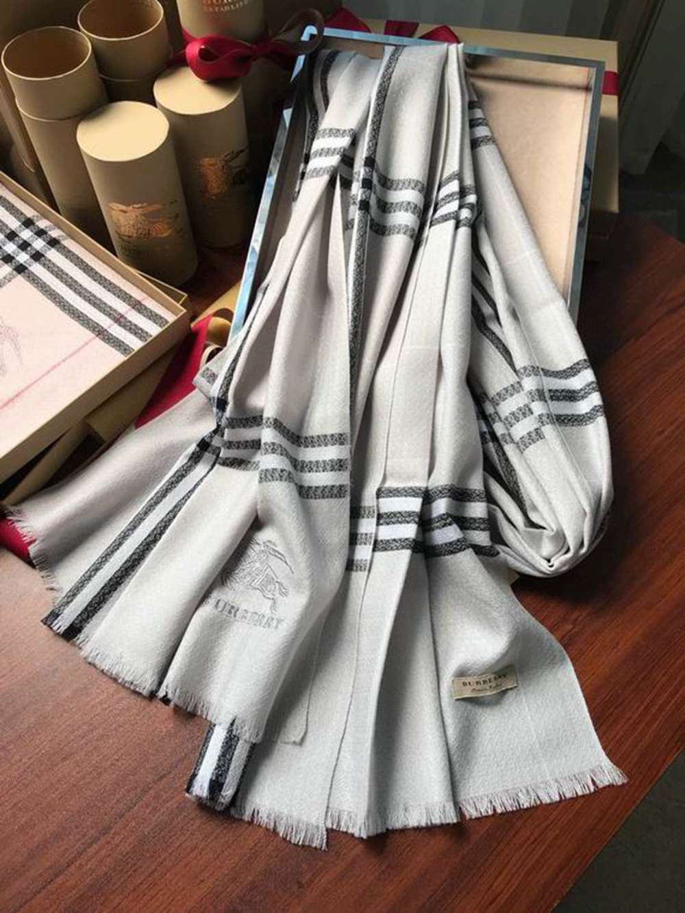 Bv*b*rry Scarf